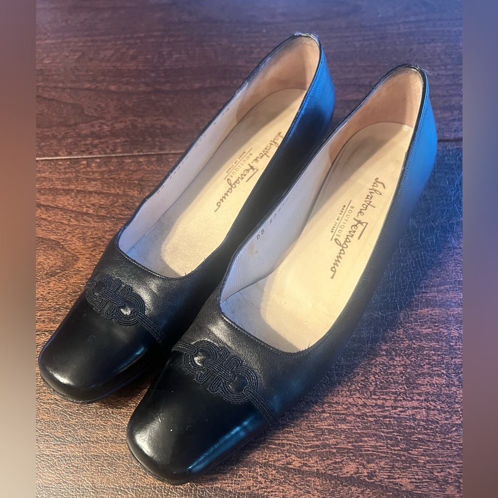 Vintage Salvatore Ferragamo Boutique Patent Cap Toe Gancini Icon Low Heels 8 AA